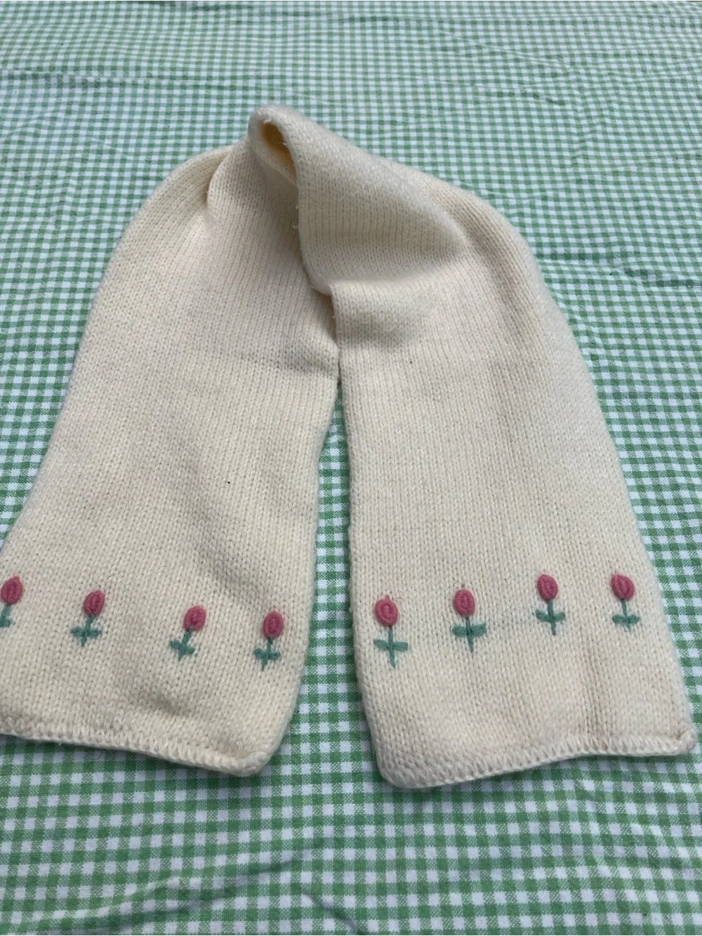1960’s 1950’s 30” scarf with rosebud detailing